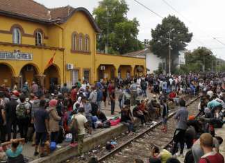 SVAKO MOŽE BITI META: Priliv migranata je realna pretnja po bezbednost regiona Svako može biti meta: Priliv migranata je realna pretnja po bezbednost regiona