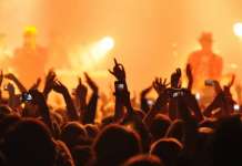 Ugrožena bezbednost na koncertima i muzičkim festivalima: 5 saveta za roditelje i decu Ugrožena bezbednost na koncertima i muzičkim festivalima: 5 saveta za roditelje i decu