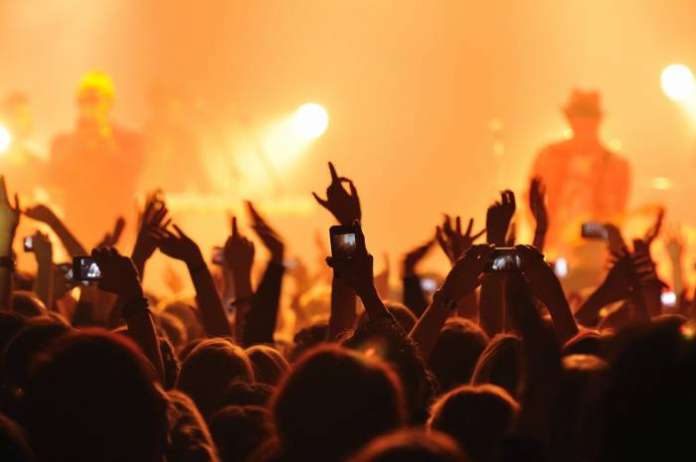 Ugrožena bezbednost na koncertima i muzičkim festivalima: 5 saveta za roditelje i decu