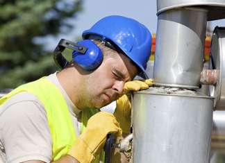 Nezaštićeni i nebezbedni radnici na otvorenom: Problem vrućina, skele, nesavesni poslodavci Nezaštićeni i nebezbedni radnici na otvorenom: Problem vrućina, skele, nesavesni poslodavci