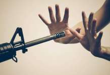 Kako preživeti teroristički napad? Ne pravite se mrtvi, već bežite i tražite zaklon Kako preživeti teroristički napad? Ne pravite se mrtvi, već bežite i tražite zaklon