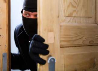 PREDLOG SINDIKATA POLICIJE: Za provalnike metak u čelo Predlog sindikata policije: Za provalnike metak u čelo