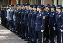 Policija Srbije bogatija za 61 diplomca Kriminalističko-policijske akademije Ministar Stefanović je uručio rešenje o prijemu u radni odnos 61-om diplomcu Kriminalističko-policijske akademije