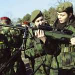 Dama sa dve uniforme: Doktorka i oficirka Dama sa dve uniforme: Doktorka i oficir