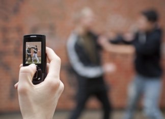 Kako sprečiti vršnjačko nasilje? Opština Zemun prva pokrila sve škole video nadzorom Kako sprečiti vršnjačko nasilje? Opština Zemun prva pokrila sve škole video nadzorom