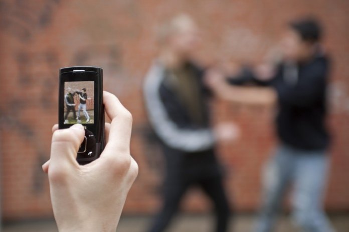 kako-spreciti-vrsnjacko-nasilje-opstina-zemun-prva-pokrila-sve-skole-video-nadzorom Kako sprečiti vršnjačko nasilje? Opština Zemun prva pokrila sve škole video nadzorom