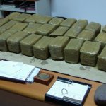 Srpski carinici imaju pune ruke posla: Droga pronađena u patikama i među novogodišinjim slatkišima Srpski carinici imaju pune ruke posla: Droga pronađena u patikama i među novogodišinjim slatkišima