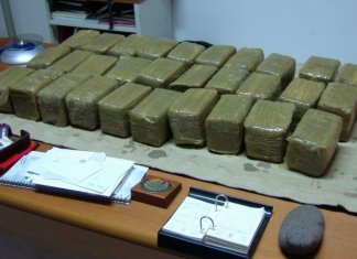 Srpski carinici imaju pune ruke posla: Droga pronađena u patikama i među novogodišinjim slatkišima Srpski carinici imaju pune ruke posla: Droga pronađena u patikama i među novogodišinjim slatkišima