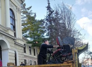 Izgorela jedna od najstarijih gimnazija u Srbiji, požar najverovatnije podmetnut Izgorela jedna od najstarijih Gimnazija u Srbiji, požar najverovatnije podmetnut