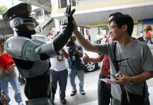 Roboti menjaju policajce? Patroliraju ulicama Dubaija