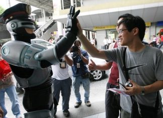 Roboti menjaju policajce? Patroliraju ulicama Dubaija Roboti menjaju policajce? Patroliraju ulicama Dubaija