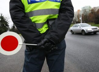 VOZAČI, OPREZ: Novi Zakon o bezbednosti saobraćaja na putevima počinje da se primenjuje od sledeće nedelje VOZAČI, OPREZ: Novi Zakon o bezbednosti saobraćaja na putevima počinje da se primenjuje od sledeće nedelje