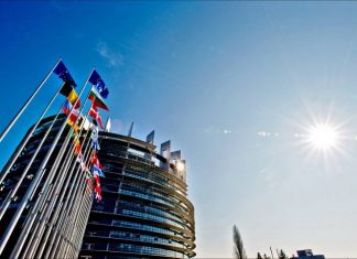 EUROBAROMETAR: Migranti i terorizam i dalje najveća briga građana EU EUROBAROMETAR: Migranti i terorizam i dalje najveća briga građana EU