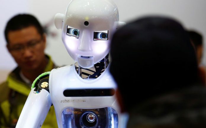 VEŠTAČKA INTELIGENCIJA UZIMA PRIMAT: Robot prvi put u debati sa ljudima