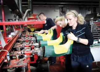 Srpska kompanija Tigar iz Pirota počela proizvodnju obuće za finsku i švedsku armiju Srpska kompanija Tigar iz Pirota počela proizvodnju obuće za finsku i švedsku armiju