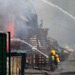 Lokalizovan požar u Zemunu, povređena četiri vatrogasca Lokalizovan požar u Zemunu, povređena četiri vatrogasca