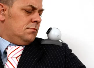 „Šefe koji ti je vrag?“- Odbio da uključi web kameru i dobio otkaz! odbio-da-ukljuci-web-kameru-i-dobio-otkaz-neposlusnost-zaposlenog-ili-kompanijski-prekrsaj