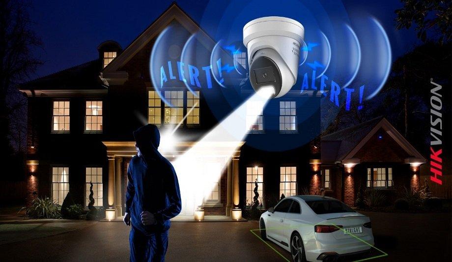 new-hikvision-audio-and-strobe-light-acusense-camera-helps-deter-crime-reduce-false-alarms-920x533