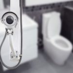 Umesto tople vode, hladna istina: KRIŠOM POSTAVLJAO KAMERE U ŽENSKIM TOALETIMA