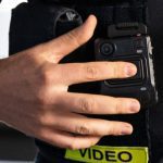 Body kamere i u komšiluku: Hrvatski policajci nosiće kamere na uniformama od naredne godine Body kamere i u komšiluku: Hrvatski policajci nosiće kamere na uniformama od naredne godine