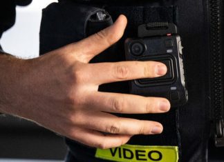 Body kamere i u komšiluku: Hrvatski policajci nosiće kamere na uniformama od naredne godine Body kamere i u komšiluku: Hrvatski policajci nosiće kamere na uniformama od naredne godine