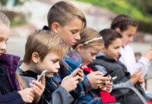 Zakon o zaštiti dece: Nema više društvenih mreža za decu mlađu od 16 godina! Zakon o zaštiti dece: Nema više društvenih mreža za decu mlađu od 16 godina!