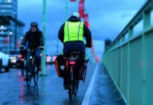 Vidljivo za golo oko, ali ne i za sistem: FLUORESCENTNA ODEĆA „NEVIDLJIVA“ ZA TEHNOLOGIJU AUTOMATSKOG KOČENJA Vidljivo za golo oko, ali ne i za sistem: FLUORESCENTNA ODEĆA "NEVIDLJIVA" ZA TEHNOLOGIJU AUTOMATSKOG KOČENJA