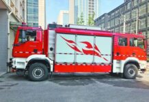 Dvoglavi vatrogasni kamion za hitne intervencije u visokorizičnim uslovima Dvoglavi vatrogasni kamion za hitne intervencije u visokorizičnim uslovima