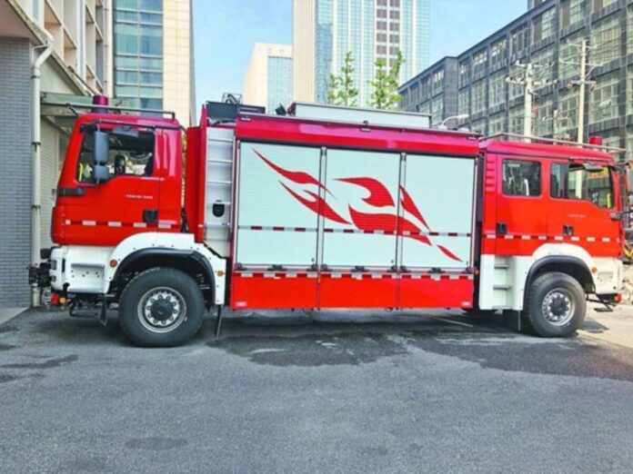 dvoglavi-vatrogasni-kamion-za-hitne-intervencije-u-visokorizicnim-uslovima Dvoglavi vatrogasni kamion za hitne intervencije u visokorizičnim uslovima
