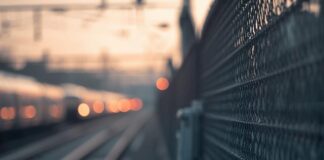 UGROŽENA BEZBEDNOST NA BRZOJ PRUZI: Da li je Srbiji potrebno obezbeđenje železničke infrastrukture? UGROŽENA BEZBEDNOST NA BRZOJ PRUZI: Da li je Srbiji potrebno obezbeđenje železničke infrastrukture?