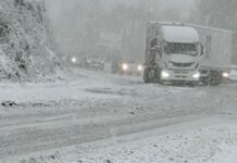 CRVENI METEO ALARM U SRBIJI: Sneg i ledena kiša otežavaju saobraćaj, kritične deonice pod pojačanim nadzorom CRVENI METEO ALARM U SRBIJI: Sneg i ledena kiša otežavaju saobraćaj, kritične deonice pod pojačanim nadzorom
