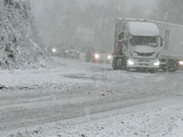 CRVENI METEO ALARM U SRBIJI: Sneg i ledena kiša otežavaju saobraćaj, kritične deonice pod pojačanim nadzorom CRVENI METEO ALARM U SRBIJI: Sneg i ledena kiša otežavaju saobraćaj, kritične deonice pod pojačanim nadzorom