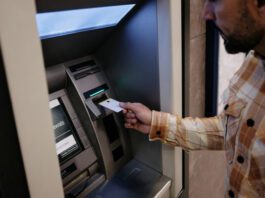 „Cash trapping“ – Novi metod krađe na bankomatima: Ako novac ne izađe, ne odlazite „Cash trapping“ - Novi metod krađe na bankomatima: Ako novac ne izađe, ne odlazite