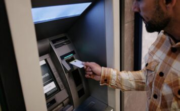 „Cash trapping“ – Novi metod krađe na bankomatima: Ako novac ne izađe, ne odlazite „Cash trapping“ - Novi metod krađe na bankomatima: Ako novac ne izađe, ne odlazite